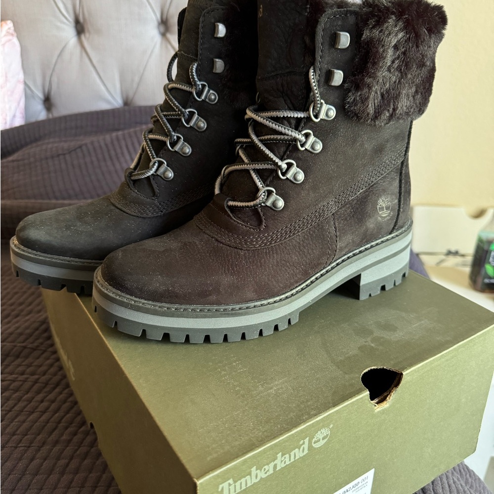 New with box Timberland Courmayeur Valley boot 
Black nubuck size 7 Women’s